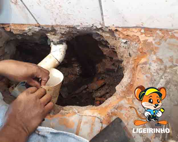 Conserto de vazamento de agua técnico com detector Geofone