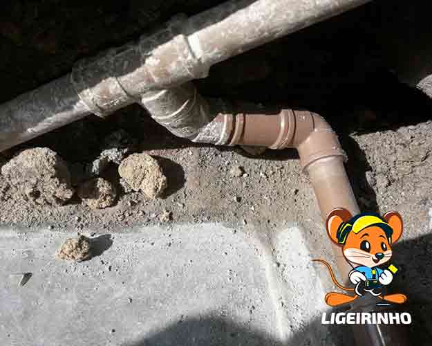 Detecção técnica de vazamento de água na parede, solo, teto, laje e coluna Ligeirinho