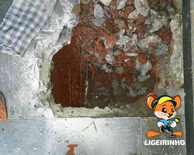 Vazamento de agua detectado com detector Geofone